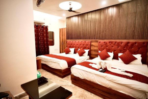 HOTEL VIA GANGA INN ! గంగా ఇన్ ద్వారా హోటల్ VARANASI! FULLY AIR-CONDITIONED HOTEL AT PRIME LOCATION WITH ROOFTOP GANGES VIEW! 2 Min walking distance from ASSI GHAT ,NEAR KASHI VISHWANATH TEMPLE